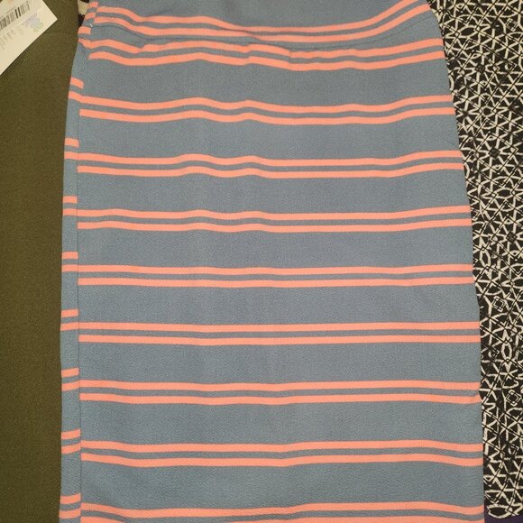 4 xs pencil skirt Cassie lularoe bundle - Picture 3 of 3